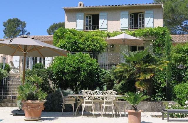 Luxuary villa 180 m2 with a nice 20 acres garden and swimming pool 11 x 7 m