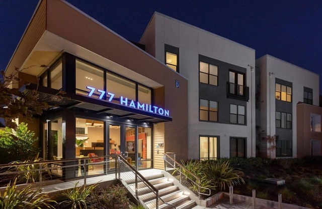 Luxurious 1 Bedroom Condo in a Hotel with Modern Amenities