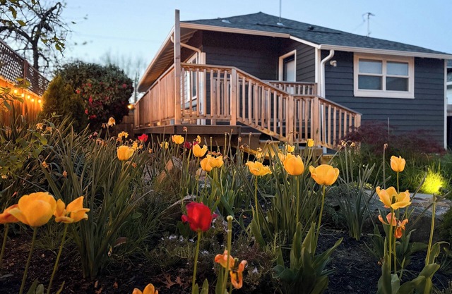 Luxurious 2-bedroom haven with hot tub in the heart of Oregon wine country!