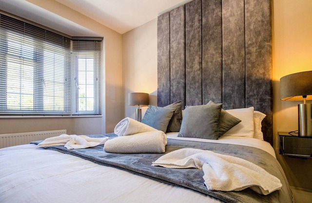 Luxurious 3-Bed Apartment with Netflix and Wifi in Northwood