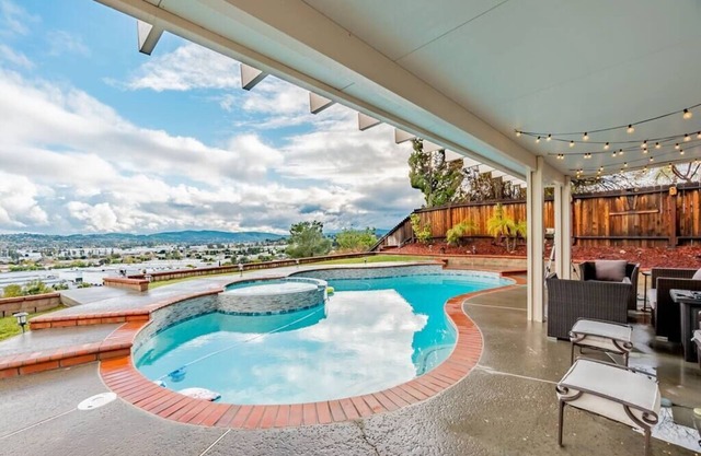 Luxurious 5B4B Home with Pool and View