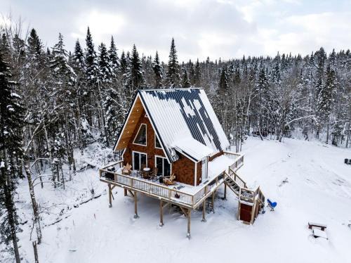 Luxurious A-Frame Cabin Nestled Among Spectacular Nature in New Hampshire