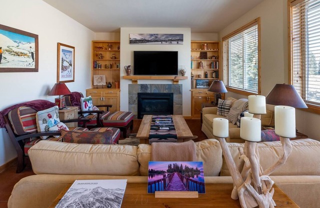 Luxurious, affordable condo one mile from downtown