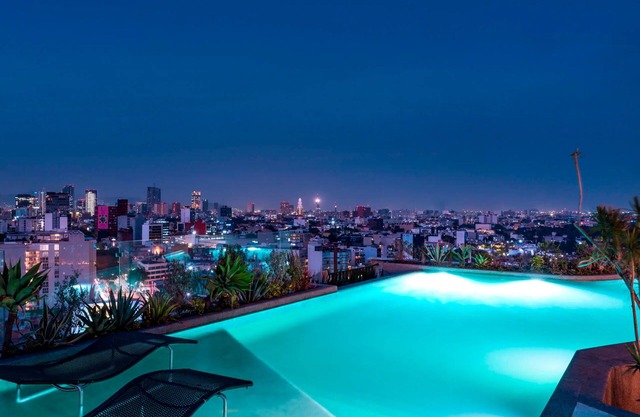 Luxurious Art Deco Hotel Suite w/Balcony: Embrace the Vibes of Mexico City