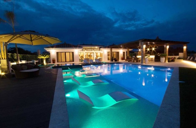 Luxurious Beach House - Private Pool Golf & Marina