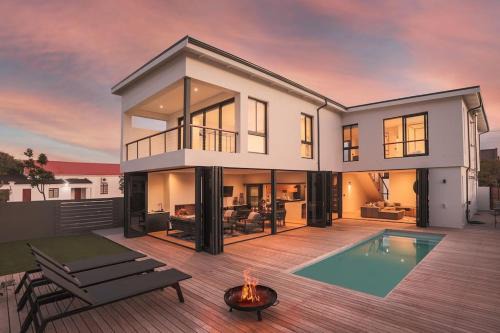 Luxurious comfortable 4 bedroom beach house