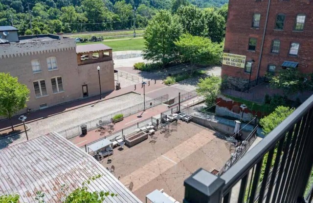 Luxurious Downtown Waterfront Loft w/Balcony
