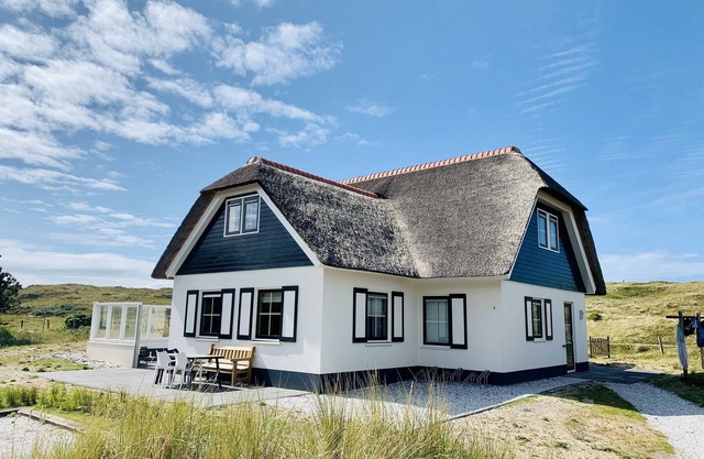 Luxurious dune villa on a walking distance to the beach with lighthouse view