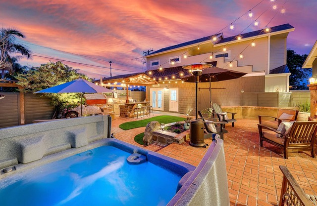 Luxurious home one block from ocean with casita, WiFi, & gorgeous outdoor space