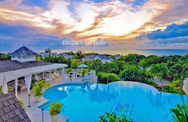 Luxurious House & Cottage located on the beautiful West Coast of Barbados.