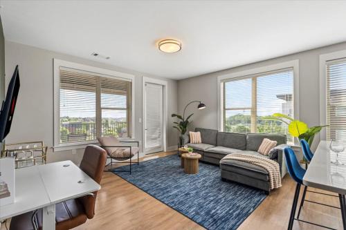 Luxurious King 3BR Suite in Waverly Charlotte!