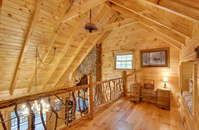 Luxurious Mountain Cabin w/ Chestatee River Access