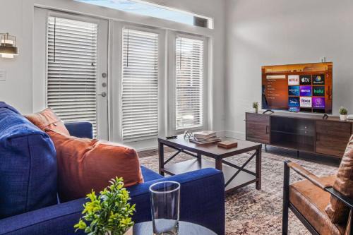 Luxurious New Unit 2Bd2Ba Pool, Golf Sim