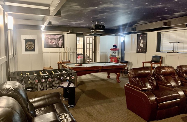 Luxurious Oasis with private Hot Tub:Theatre:Games Rm:Bar