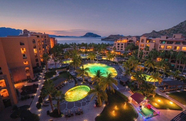Luxurious Oceanfront Escape in Loreto’s Natural Paradise