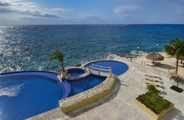 Luxurious Oceanview Condo in Cozumel
