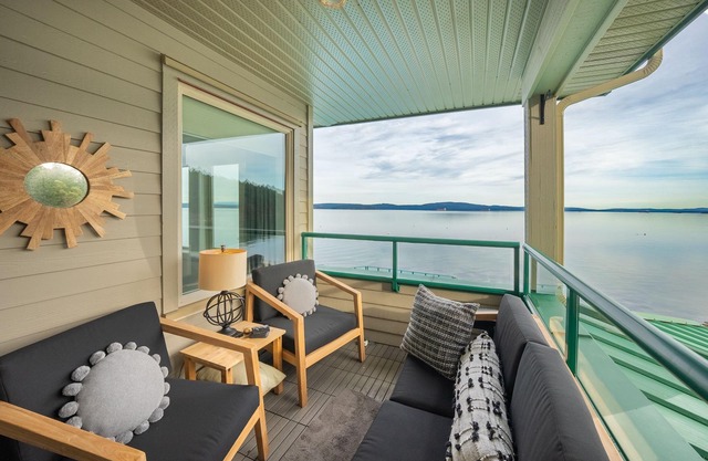 Luxurious Penthouse at Inn of the Sea Ocean views from each window