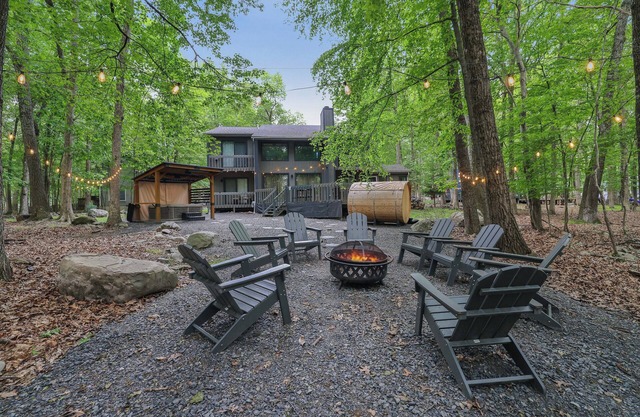 Luxurious Poconos Retreat~Hot Tub, Sauna, Games, Fire Pit, Pets Welcome!