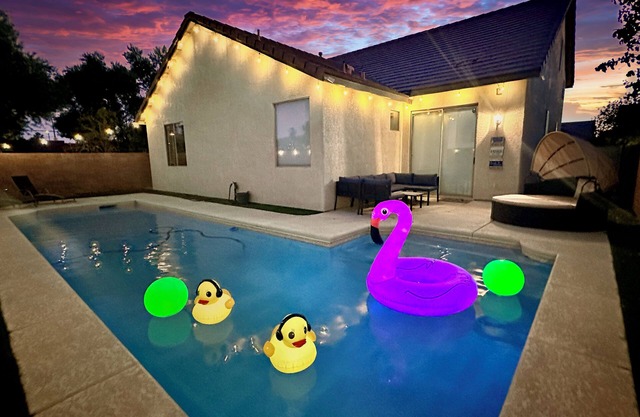 Luxurious Pool Villa close to the strip