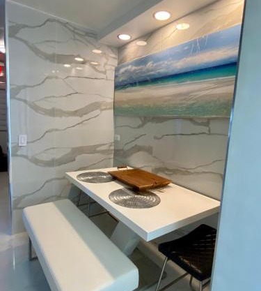 Luxurious remodeled direct Waterfront apartment with Miami skyline view and outdoor terrace Free parking 5min drive to Miami Beach