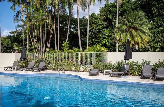 Luxurious & Spacious Mt Coolum Lakeside Home