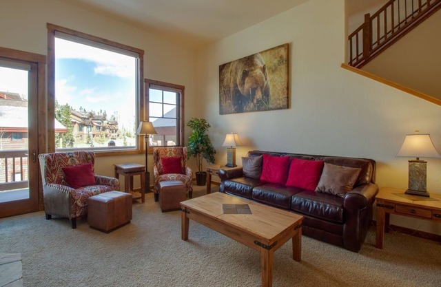 Luxurious Town home with mountain views, private decks and spacious floor plan