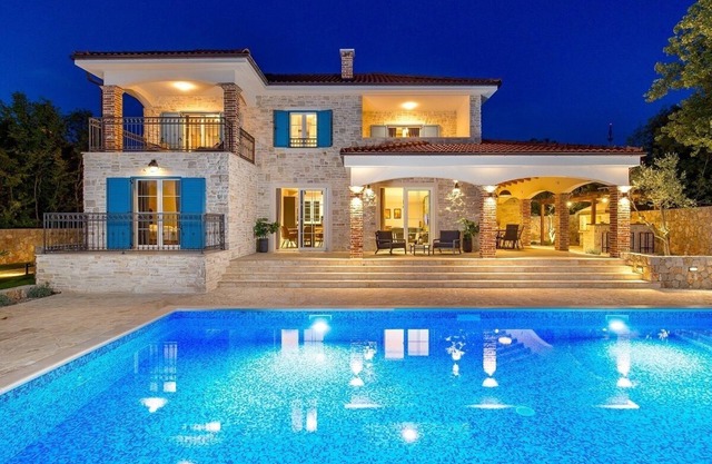 Luxurious villa with pool and beautiful garden - TRAVELER Reiseburo Krk - ID 2382