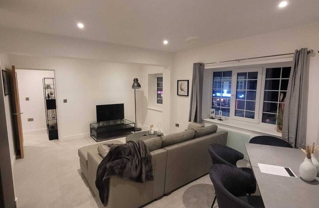 Luxury 1 Bed Apartment In The Heart Of Rochester