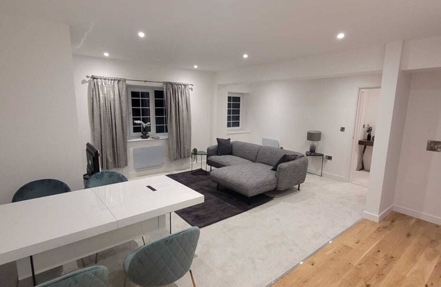 Luxury 1 Bed Apartment In The Heart Of Rochester
