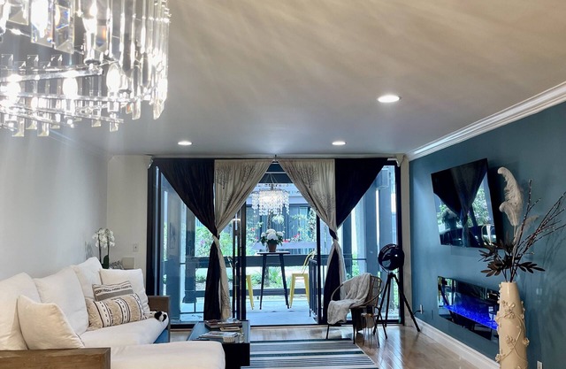 Luxury 1 Bed & Bath Beach Condo