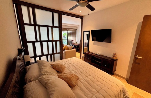 Luxury 1-Bedroom Condo Near Beach & 5th Ave - Rooftop & Amenities