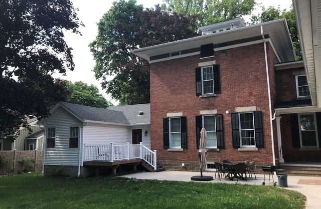 Luxury 1 bedroom apt in historic Penfield house w Private Garage - Apt #5