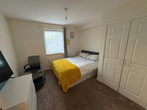 Luxury 1 Bedroom Urban Retreat with Private Balcony, Moments from Norwood Station & Crystal Palace FC
