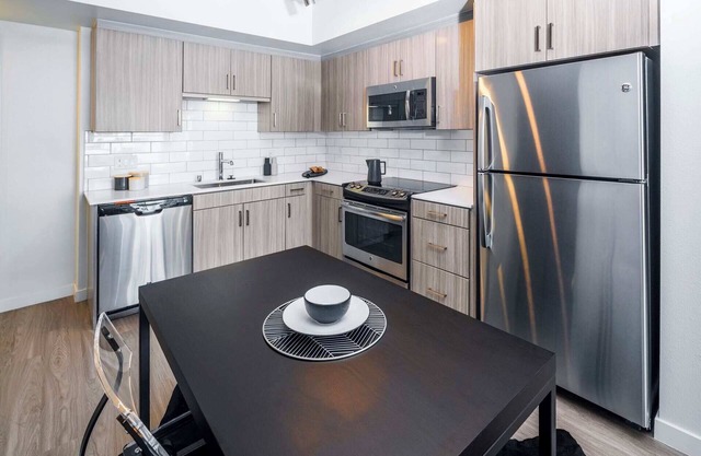 Luxury 1BR Pool, Gym, Rooftop and Prime Location