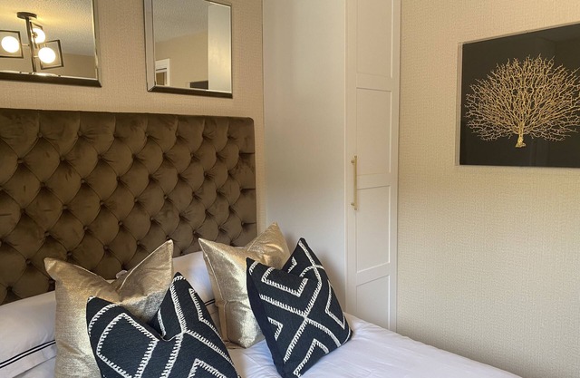 Luxury 2 Bedroom Apartment with Habour Views