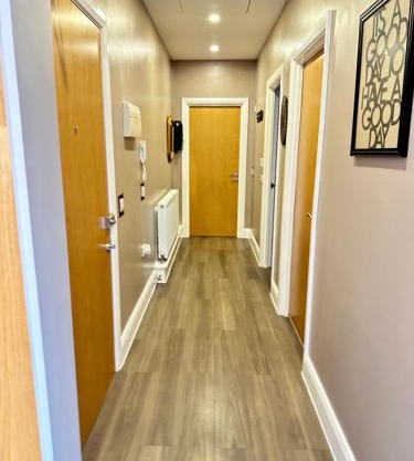 luxury 2 bedroom flat with a kitchen