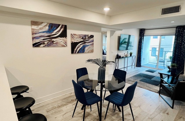 Luxury 2 BR in Century City w/Parking & W/D