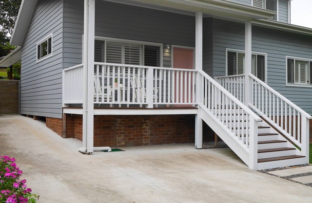 Luxury 2 story home in Yowie Bay. Close to Sydney CBD & Cronulla Beach