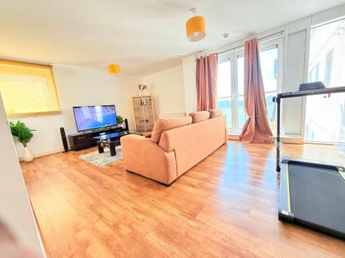 Luxury 2Bed Room Riverview Apartment