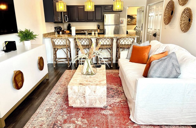Luxury 3 bedroom, professionally furnished home 1 mile from Clemson University!