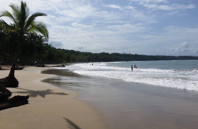 Luxury 3-BR Villa With Private Pool! Steps to Beach! Can sleep up to 10!