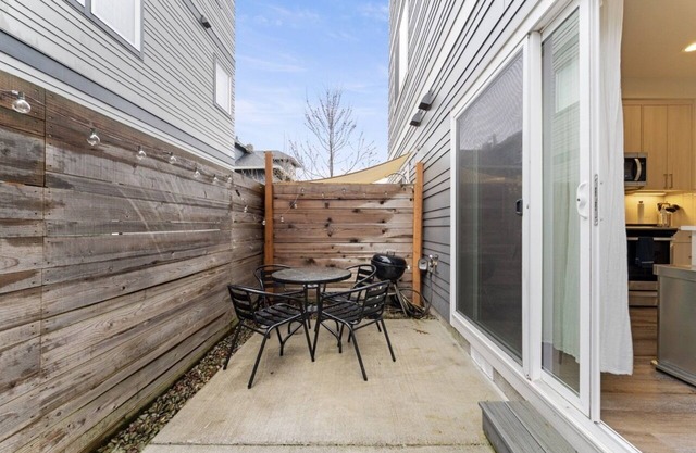 Luxury 3B Townhouse near New Seasons & Hospital #42057
