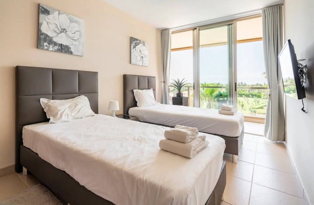 Luxury 3BR 7 pools Beach 200 m