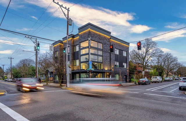 Luxury 3BR Condo Alberta + Mississippi Eats