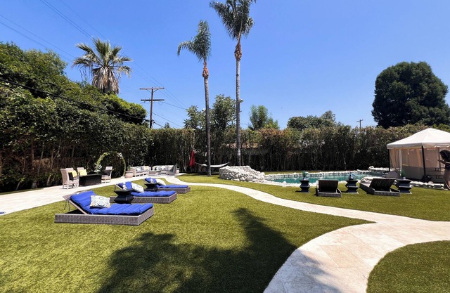 Luxury 4 BD w/Pool, Jacuzzi, W/D