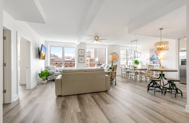 Luxury 4 bedroom Condo Short Walk to Bourbon Street