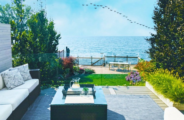 Luxury 4Brd LAKE FRONT HOUSE in Toronto!