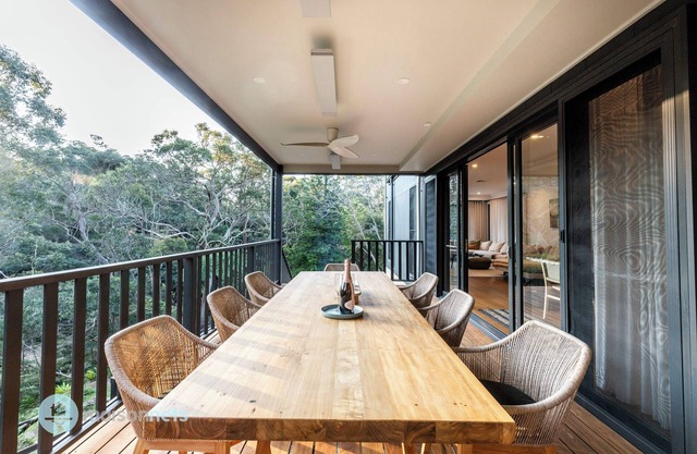 Luxury 5 Bedroom House With Aircon & Granny Flat