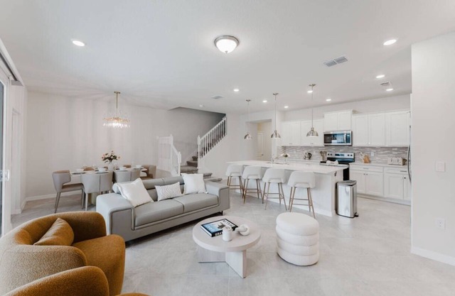 Luxury 5‑Bedroom Home, Pool, Near Disney