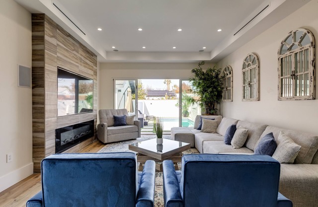 Luxury 5-bedrooms villa in pool in Los Angeles